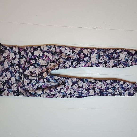 Lululemon Floral Purple and White Leggings - Picture 9 of 12